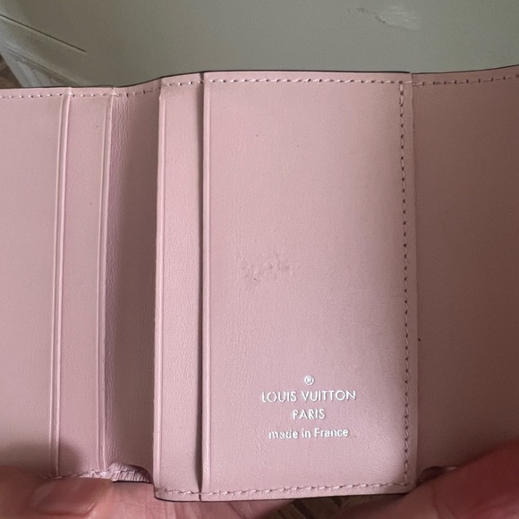 Authentic Louis Vuitton White Mahina Iris compact wallet with rainbow background - Picture 5 of 6